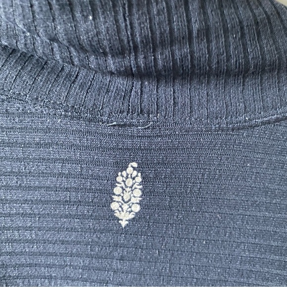 FP Movement Free People Oversized Navy Blue Ribbed Turtleneck Sweater XS - Picture 7 of 14